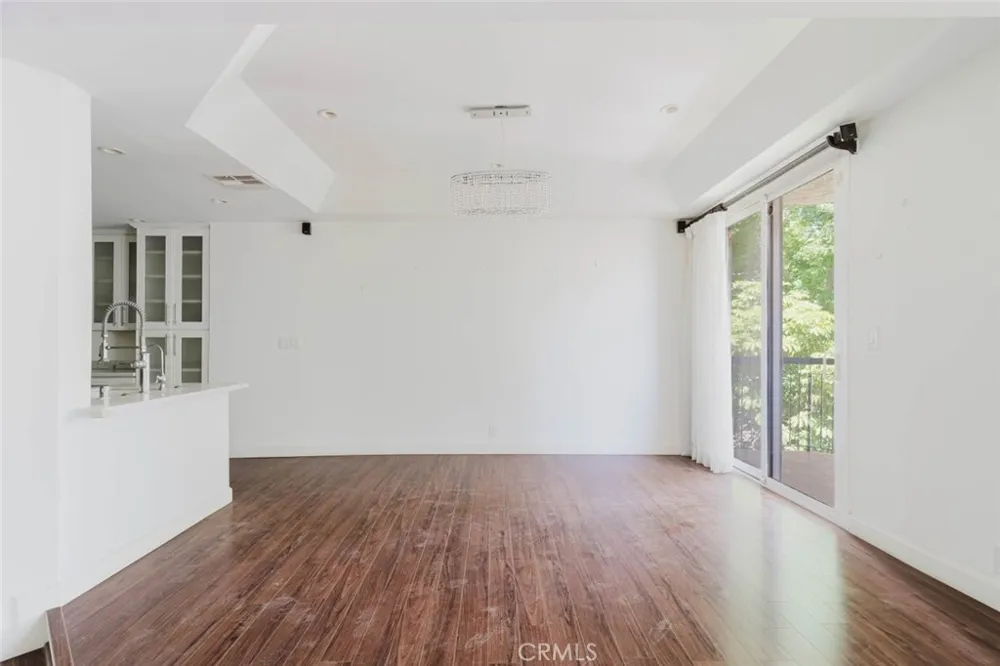 5333 Zelzah Avenue #203 Encino, CA 91316