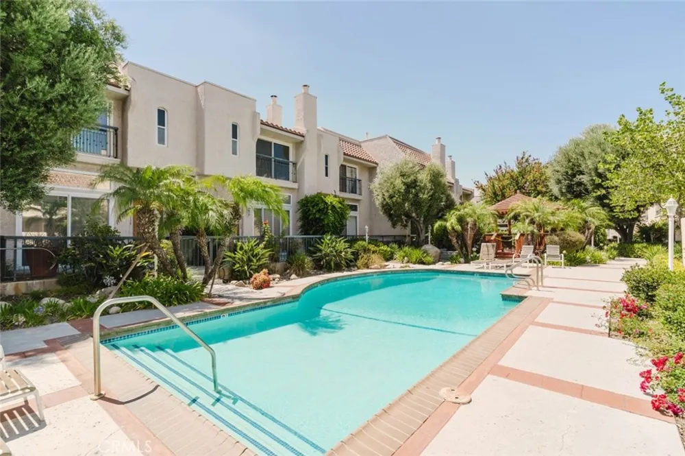 5333 Zelzah Avenue #203 Encino, CA 91316