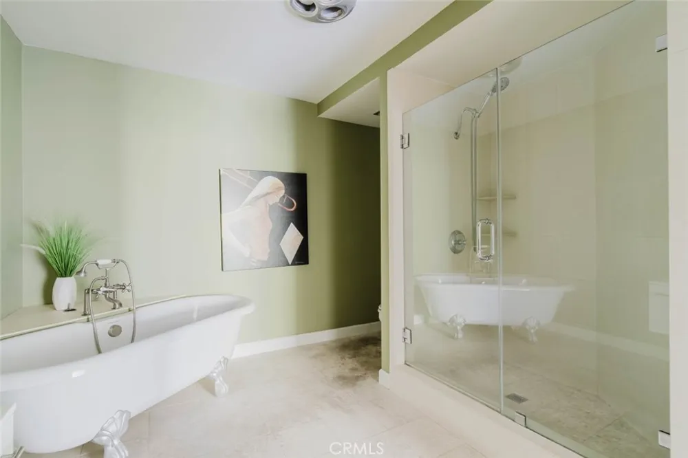 5333 Zelzah Avenue #203 Encino, CA 91316