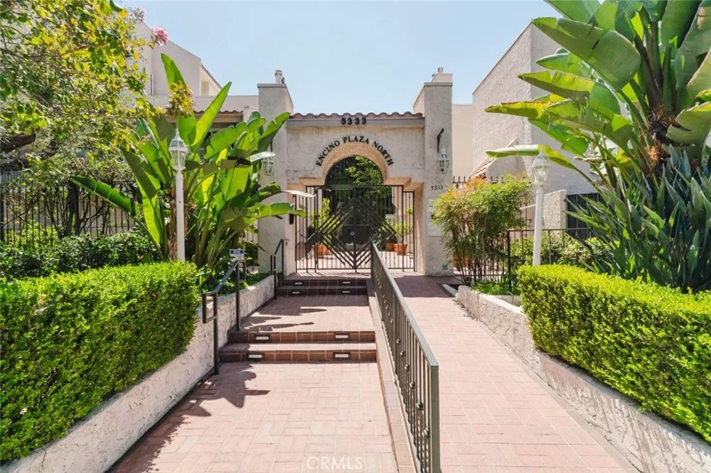 5333 Zelzah Avenue #203 Encino, CA 91316
