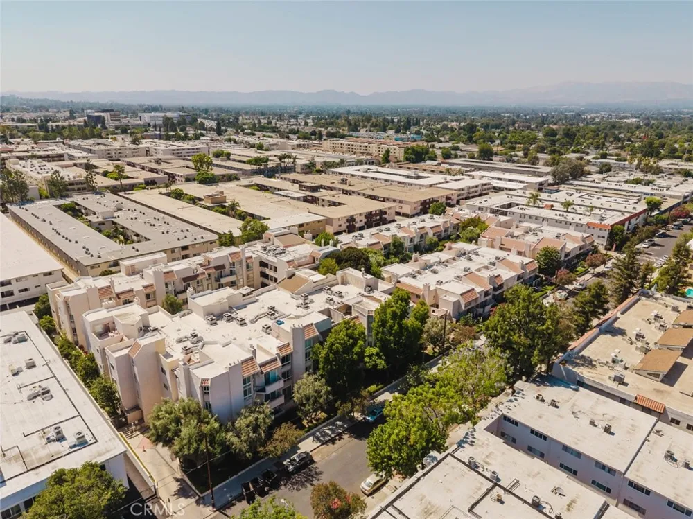5333 Zelzah Avenue #203 Encino, CA 91316