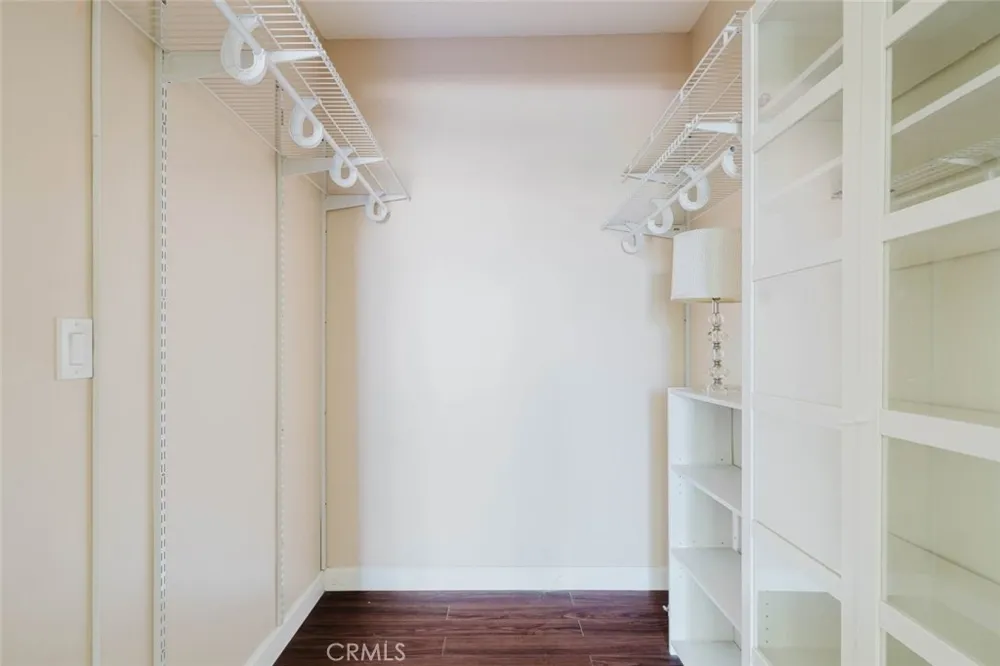 5333 Zelzah Avenue #203 Encino, CA 91316