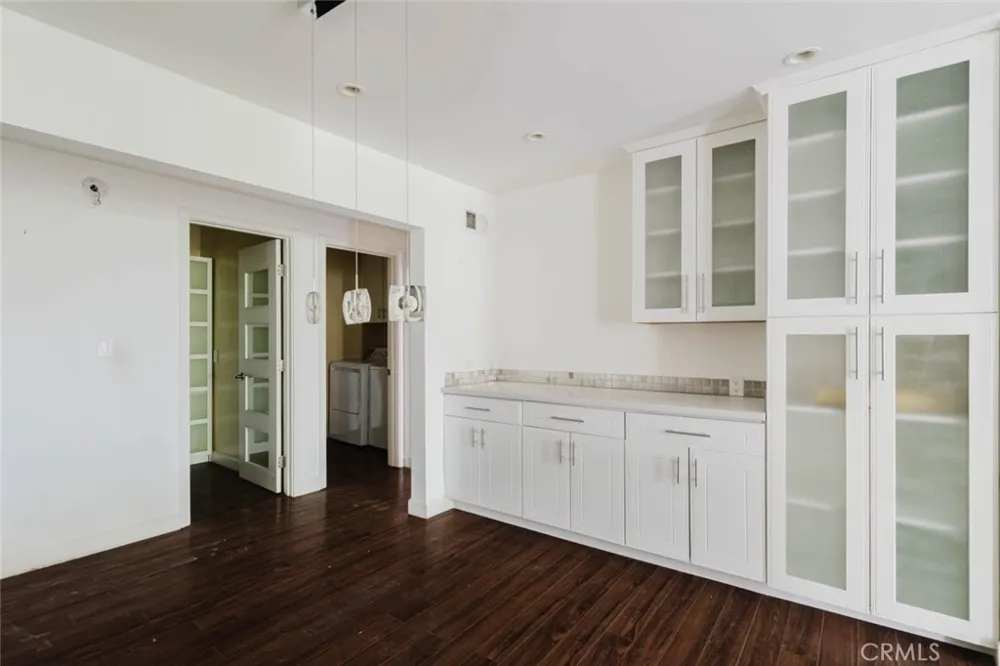 5333 Zelzah Avenue #203 Encino, CA 91316