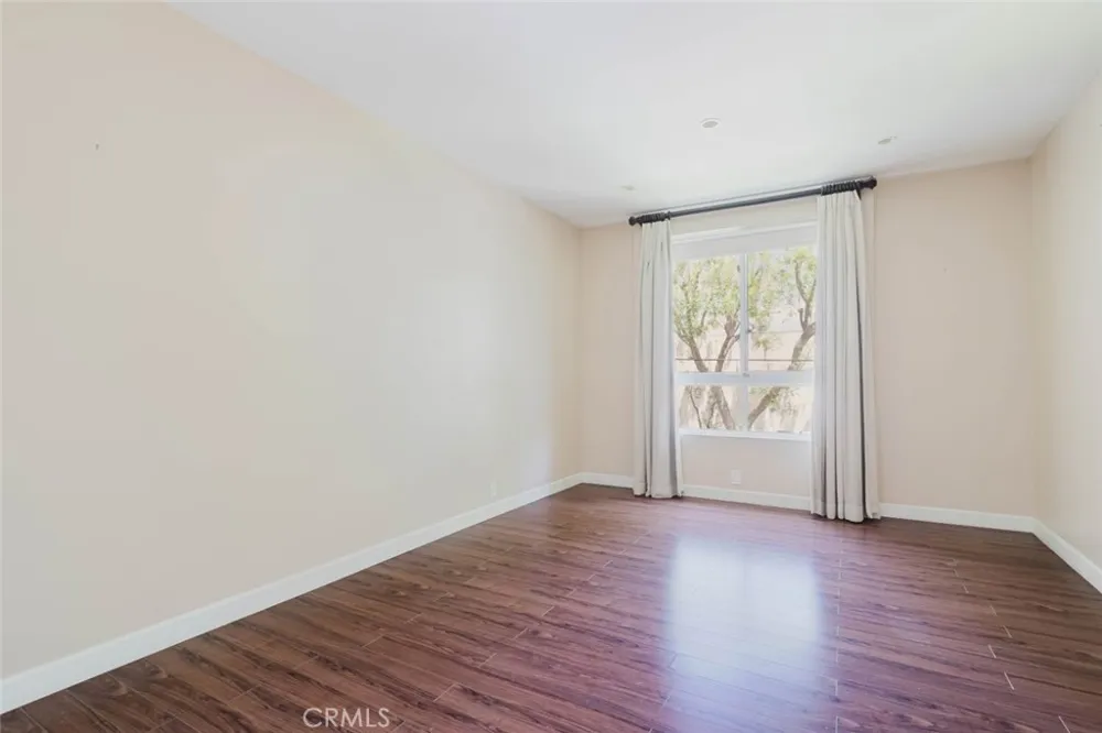 5333 Zelzah Avenue #203 Encino, CA 91316