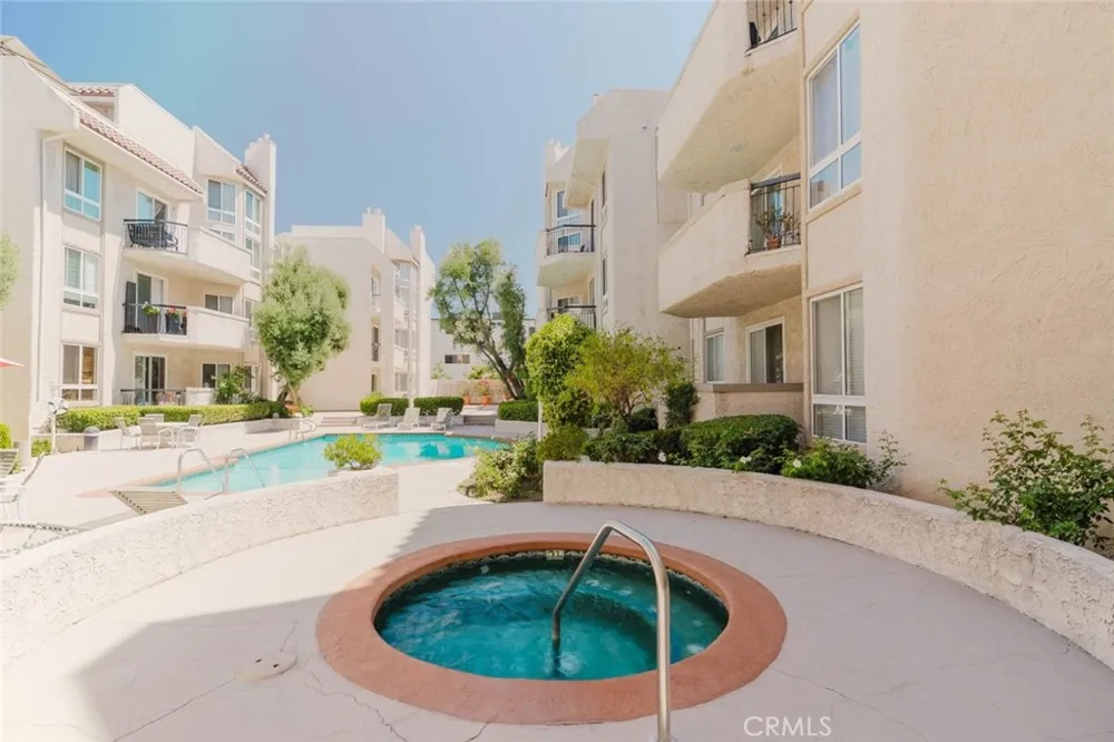 5333 Zelzah Avenue #203 Encino, CA 91316