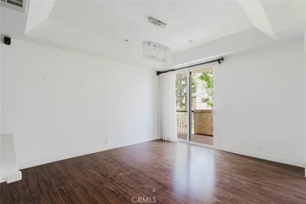 5333 Zelzah Avenue #203 Encino, CA 91316