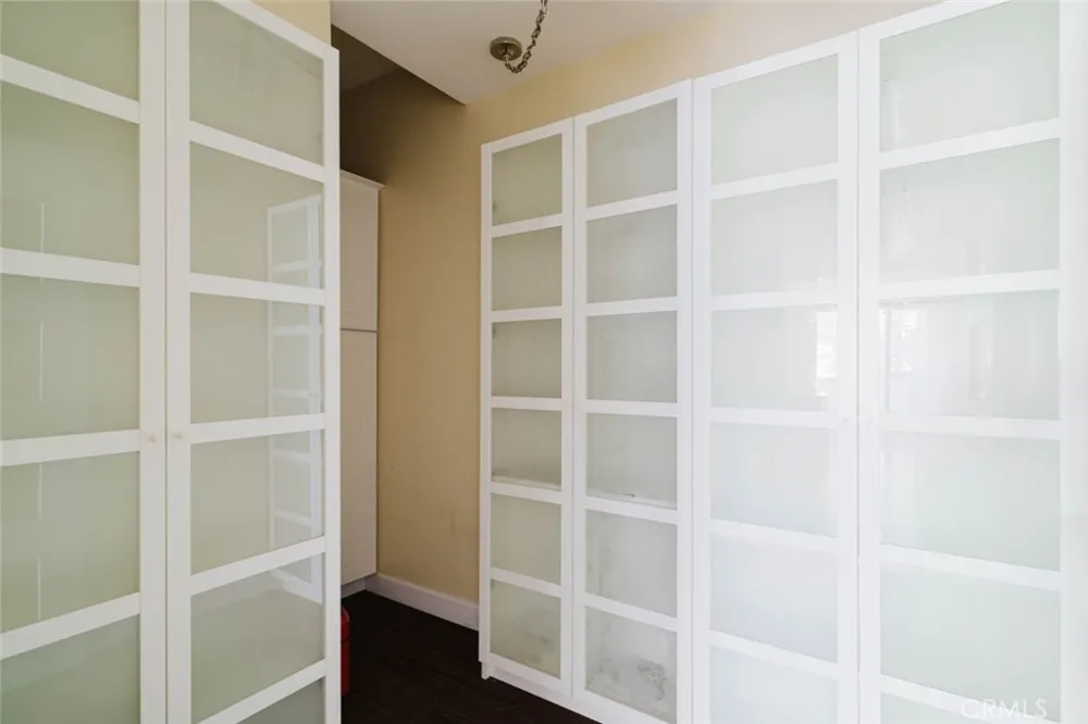 5333 Zelzah Avenue #203 Encino, CA 91316