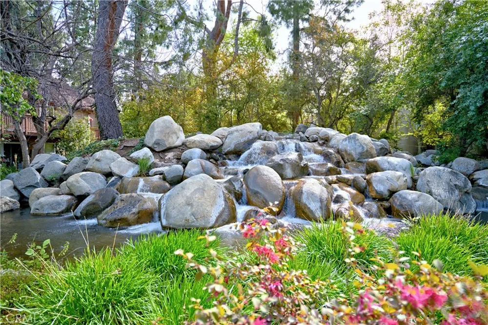 7120 Carlson Circle #284 Canoga Park, CA 91303
