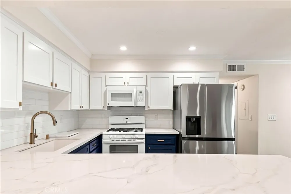 14159 Riverside Drive #103 Sherman Oaks, CA 91423