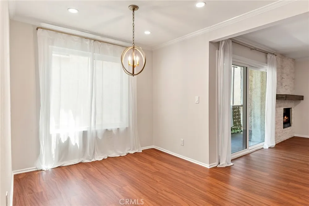 14159 Riverside Drive #103 Sherman Oaks, CA 91423