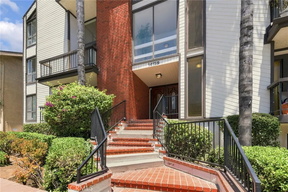 14159 Riverside Drive #103 Sherman Oaks, CA 91423