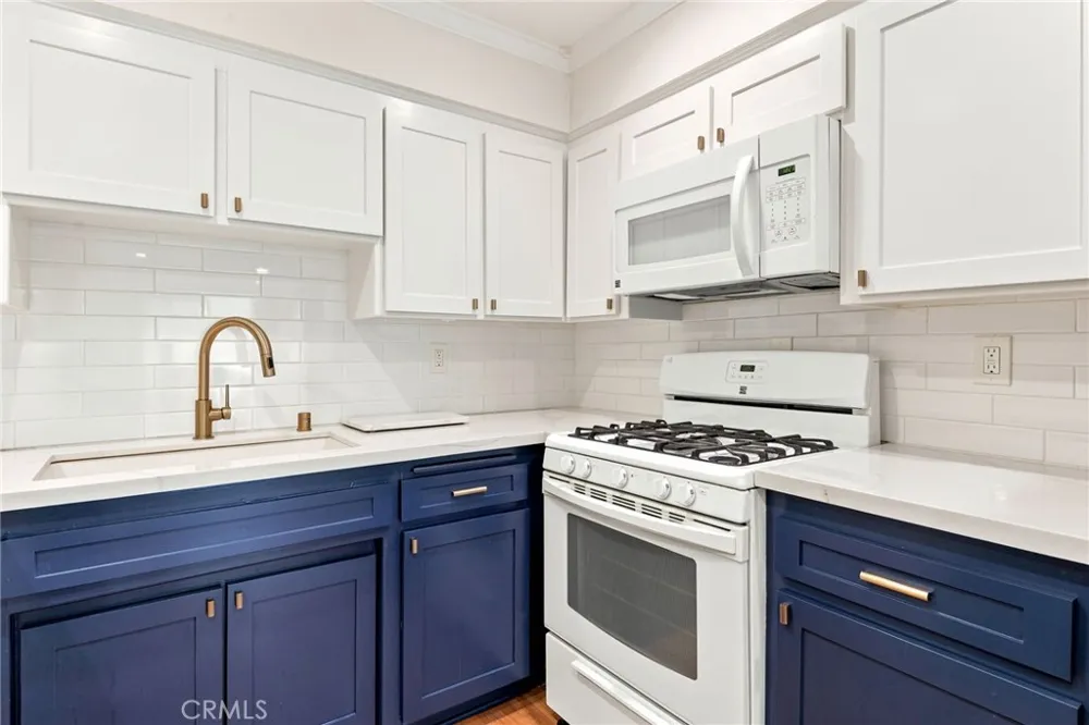 14159 Riverside Drive #103 Sherman Oaks, CA 91423