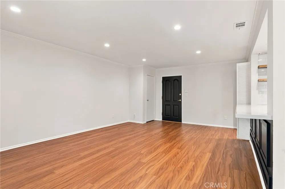 14159 Riverside Drive #103 Sherman Oaks, CA 91423
