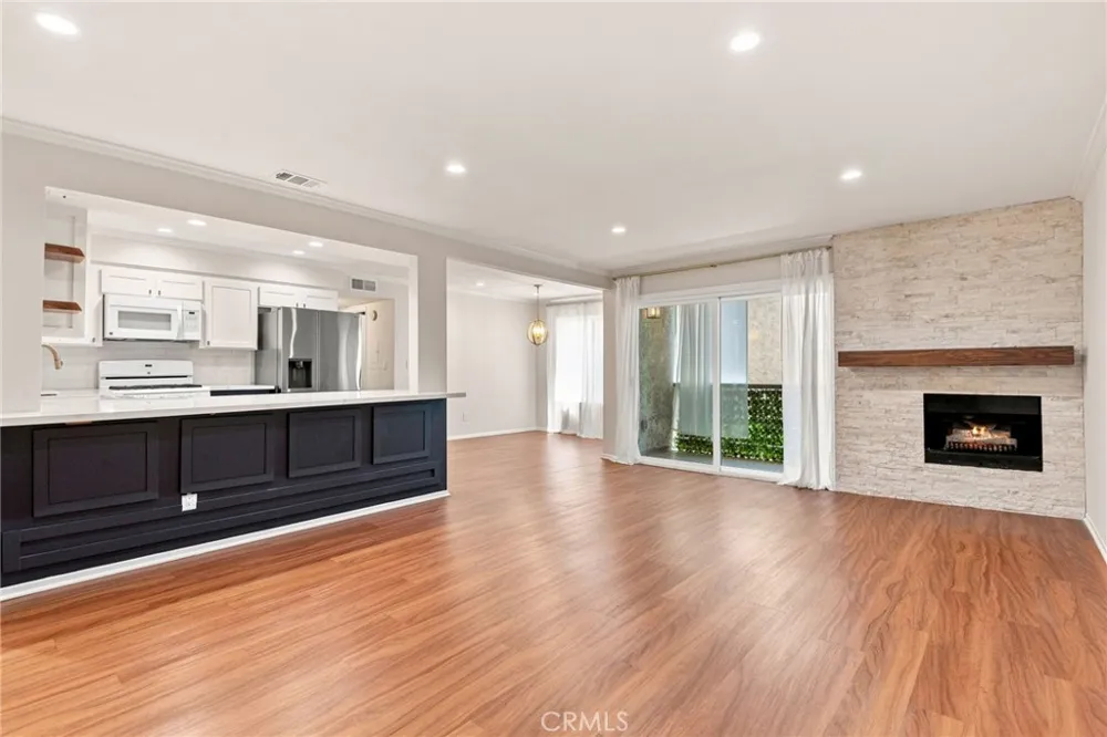 14159 Riverside Drive #103 Sherman Oaks, CA 91423