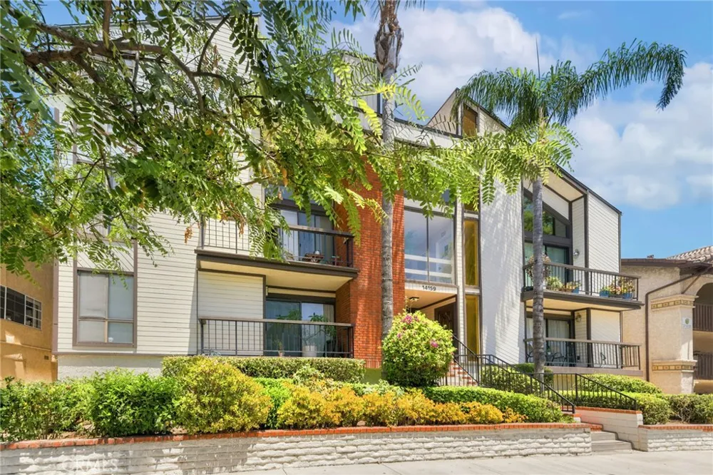 14159 Riverside Drive #103 Sherman Oaks, CA 91423