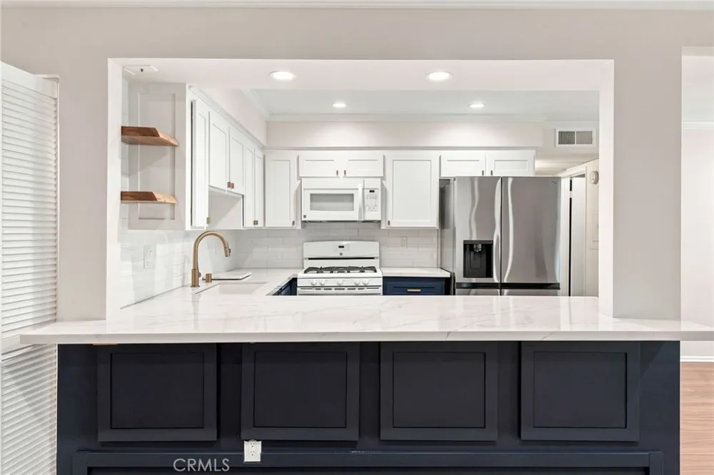 14159 Riverside Drive #103 Sherman Oaks, CA 91423