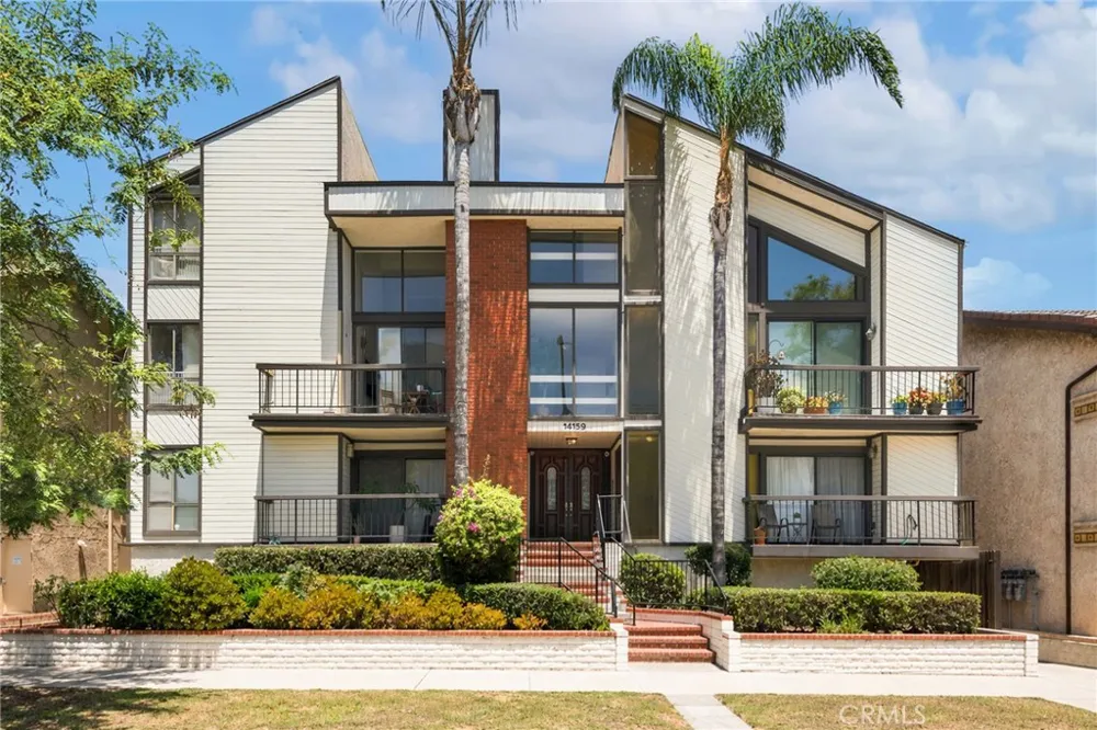 14159 Riverside Drive #103 Sherman Oaks, CA 91423