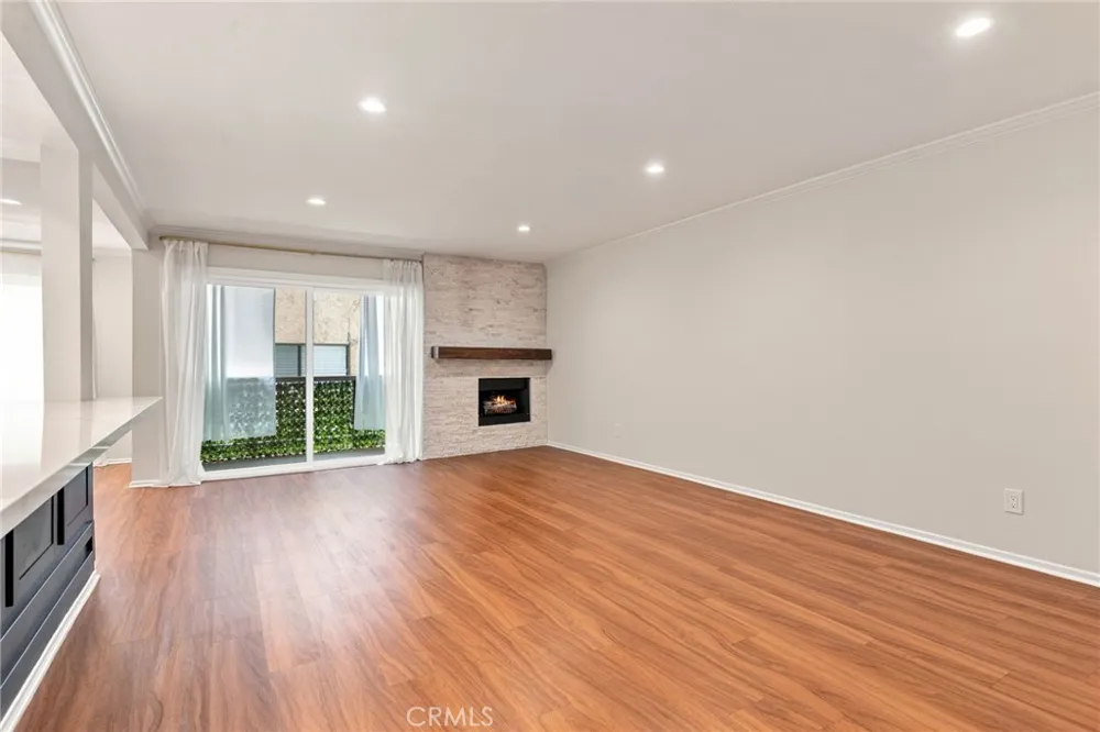 14159 Riverside Drive #103 Sherman Oaks, CA 91423