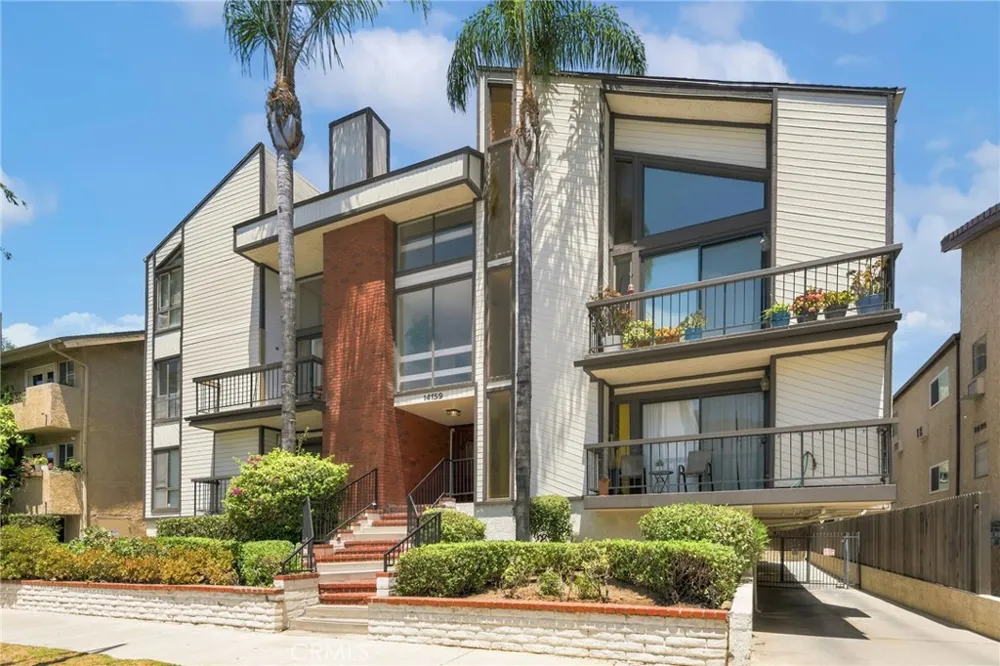 14159 Riverside Drive #103 Sherman Oaks, CA 91423