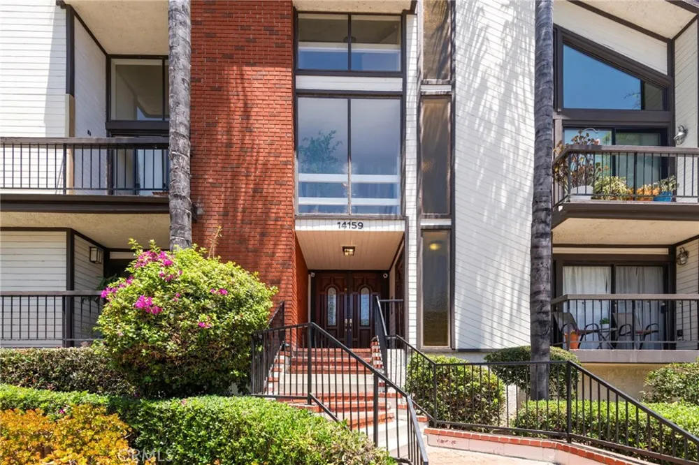14159 Riverside Drive #103 Sherman Oaks, CA 91423