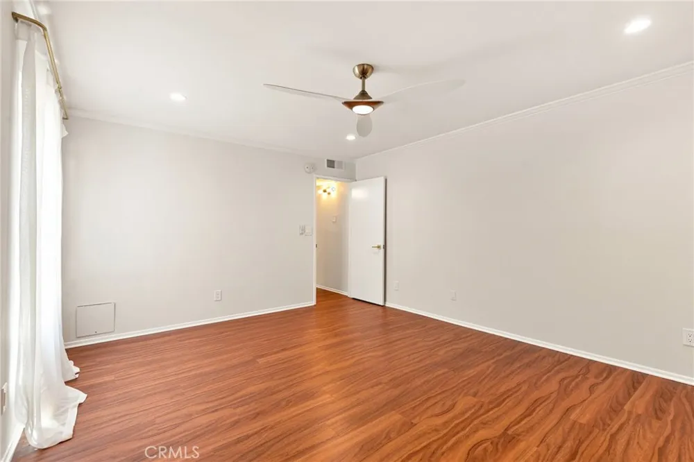14159 Riverside Drive #103 Sherman Oaks, CA 91423