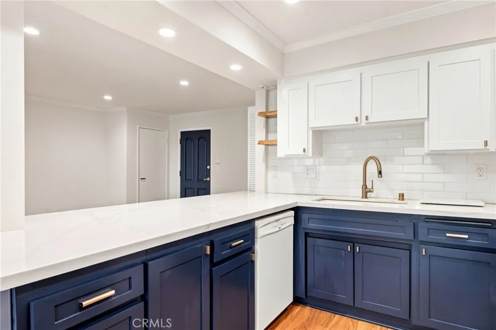 14159 Riverside Drive #103 Sherman Oaks, CA 91423
