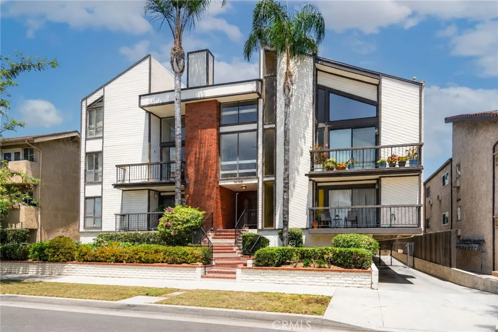 14159 Riverside Drive #103 Sherman Oaks, CA 91423