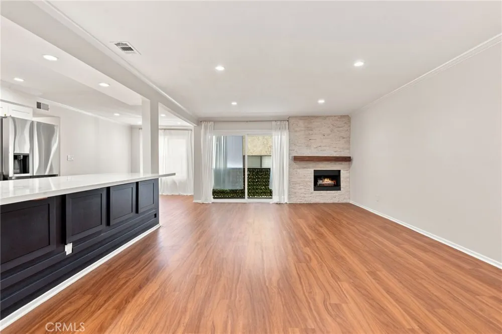 14159 Riverside Drive #103 Sherman Oaks, CA 91423