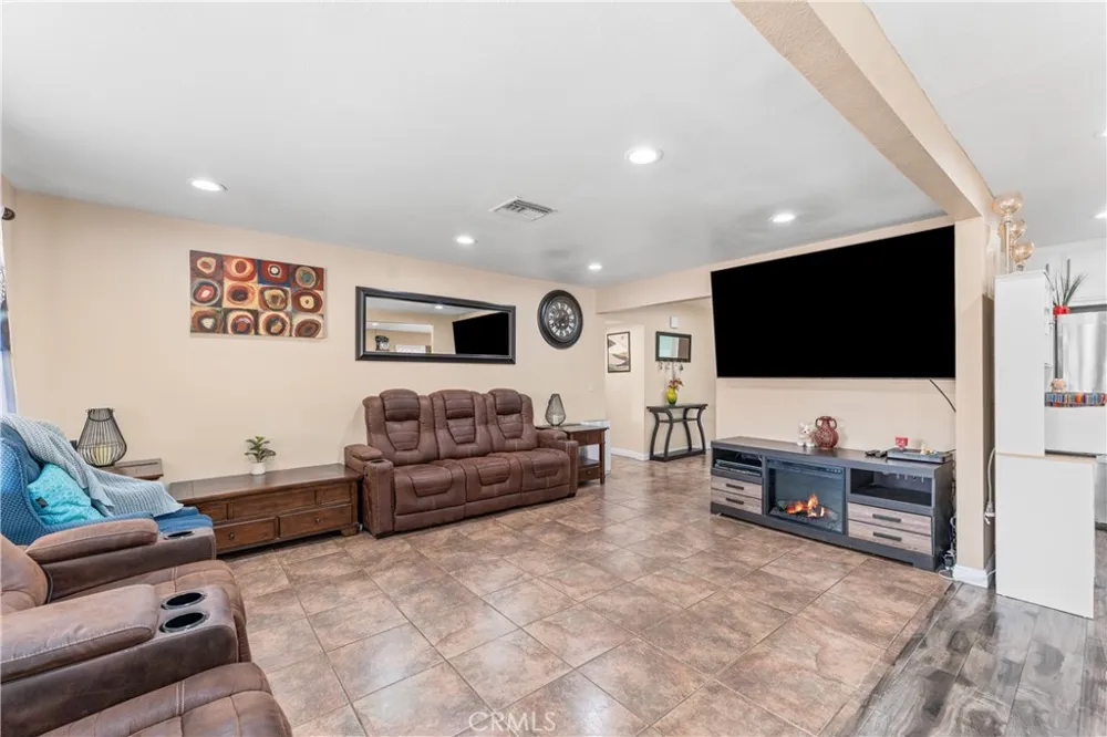 45228 Lorimer Avenue Lancaster, CA 93534