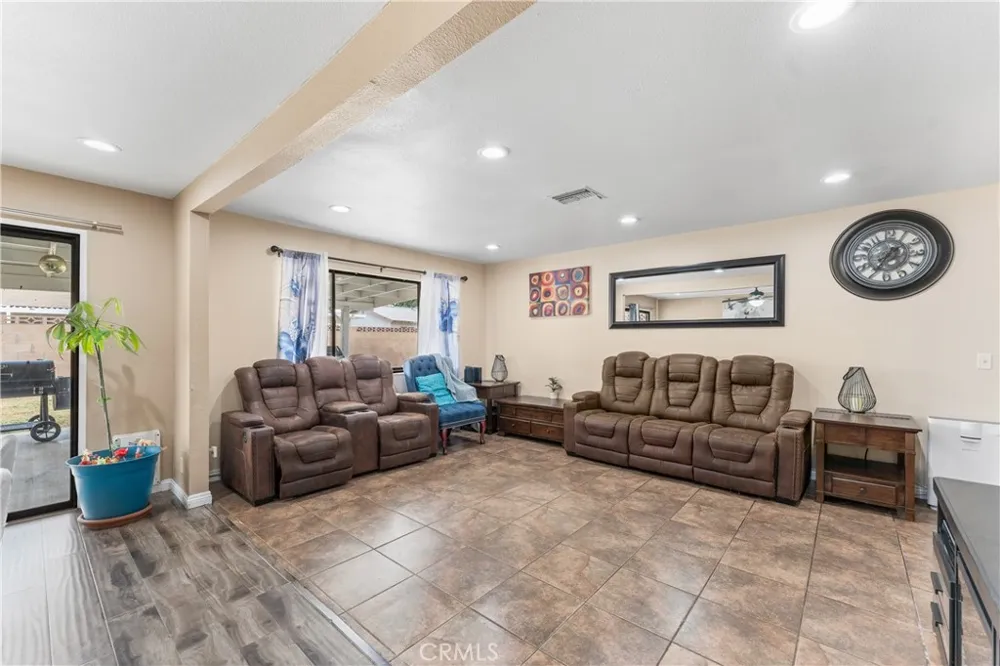45228 Lorimer Avenue Lancaster, CA 93534