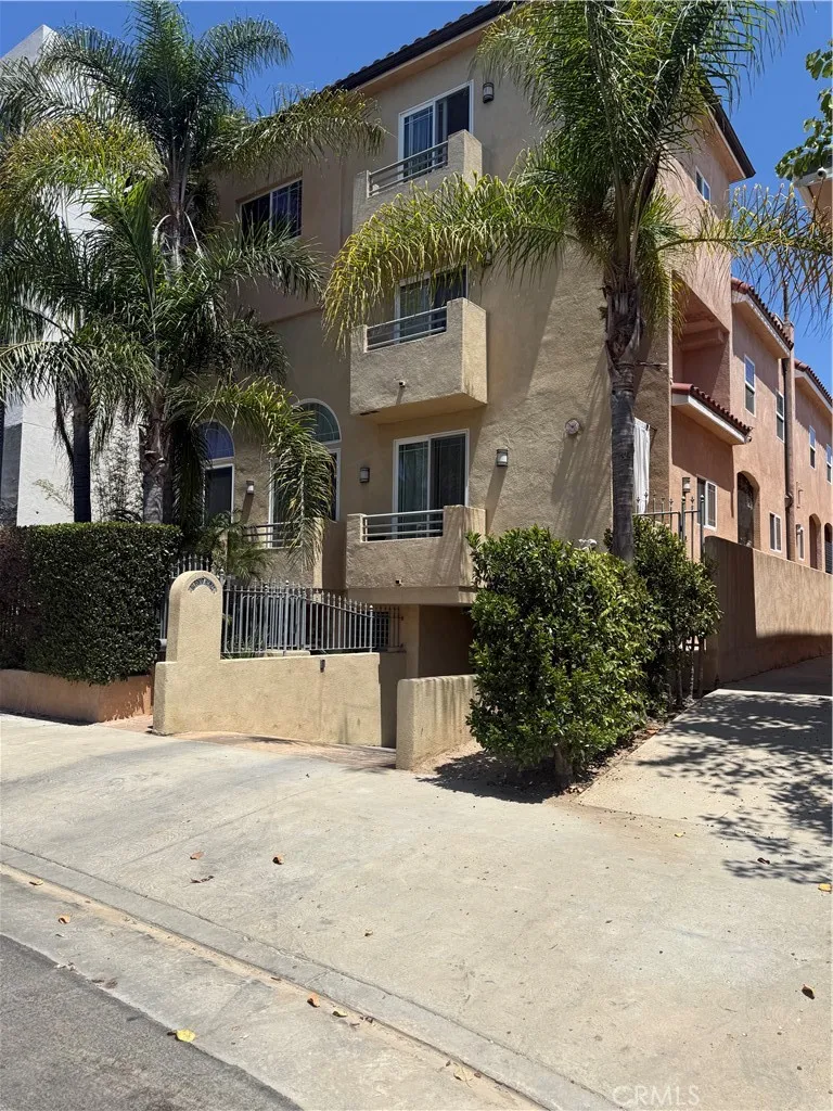 1536 Hi Point Street #103 Los Angeles, CA 90035
