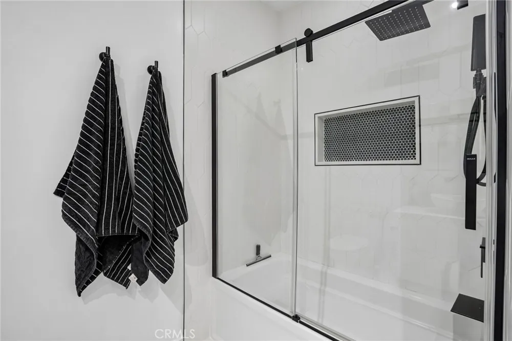 1536 Hi Point Street #103 Los Angeles, CA 90035