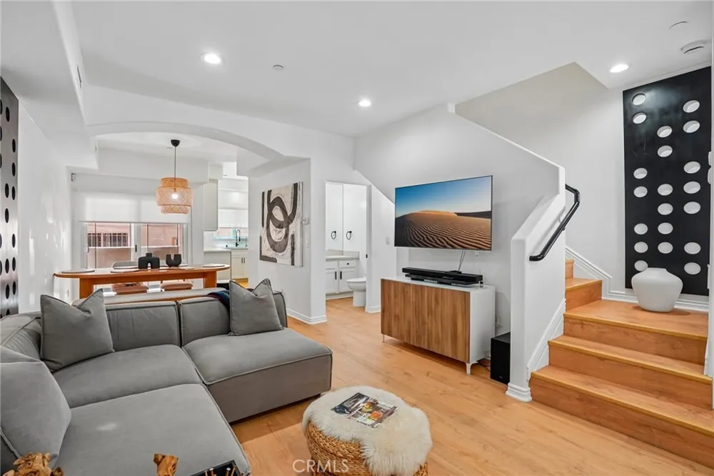 1536 Hi Point Street #103 Los Angeles, CA 90035