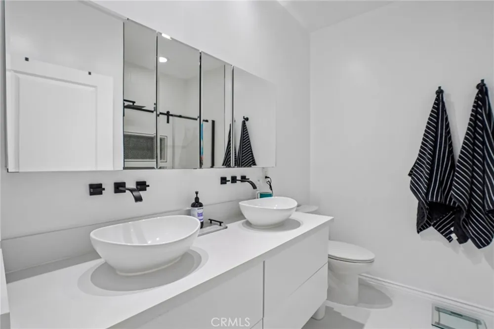 1536 Hi Point Street #103 Los Angeles, CA 90035