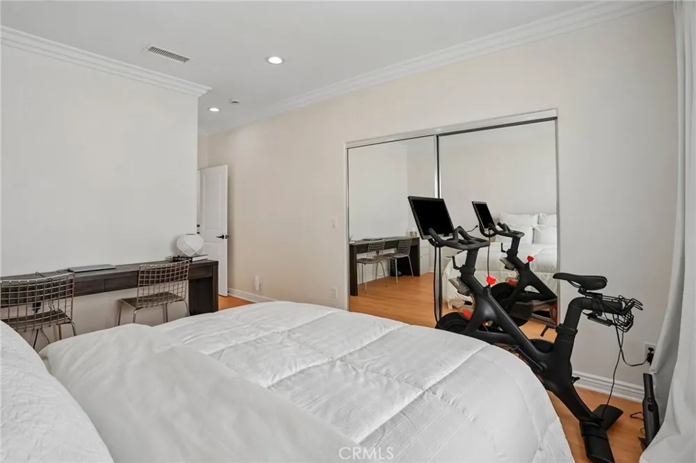 1536 Hi Point Street #103 Los Angeles, CA 90035