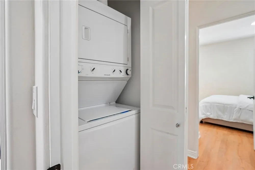 1536 Hi Point Street #103 Los Angeles, CA 90035