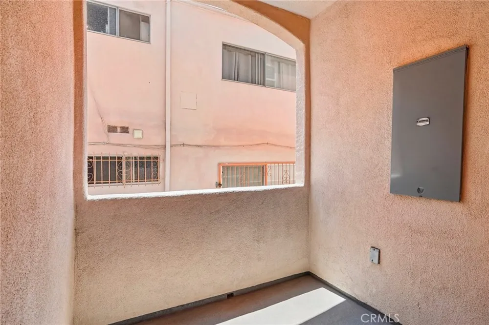 1536 Hi Point Street #103 Los Angeles, CA 90035