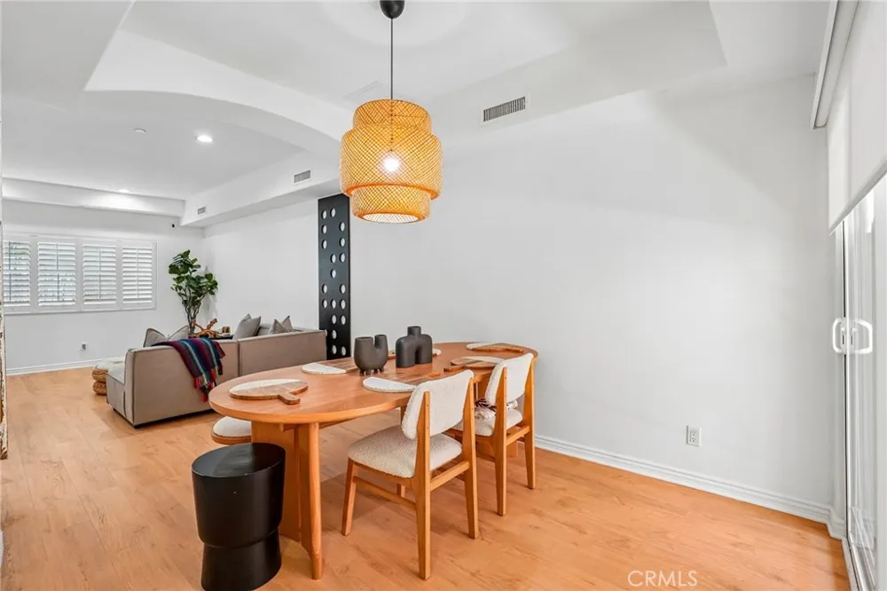1536 Hi Point Street #103 Los Angeles, CA 90035