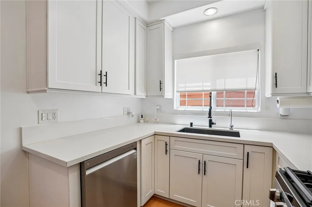 1536 Hi Point Street #103 Los Angeles, CA 90035