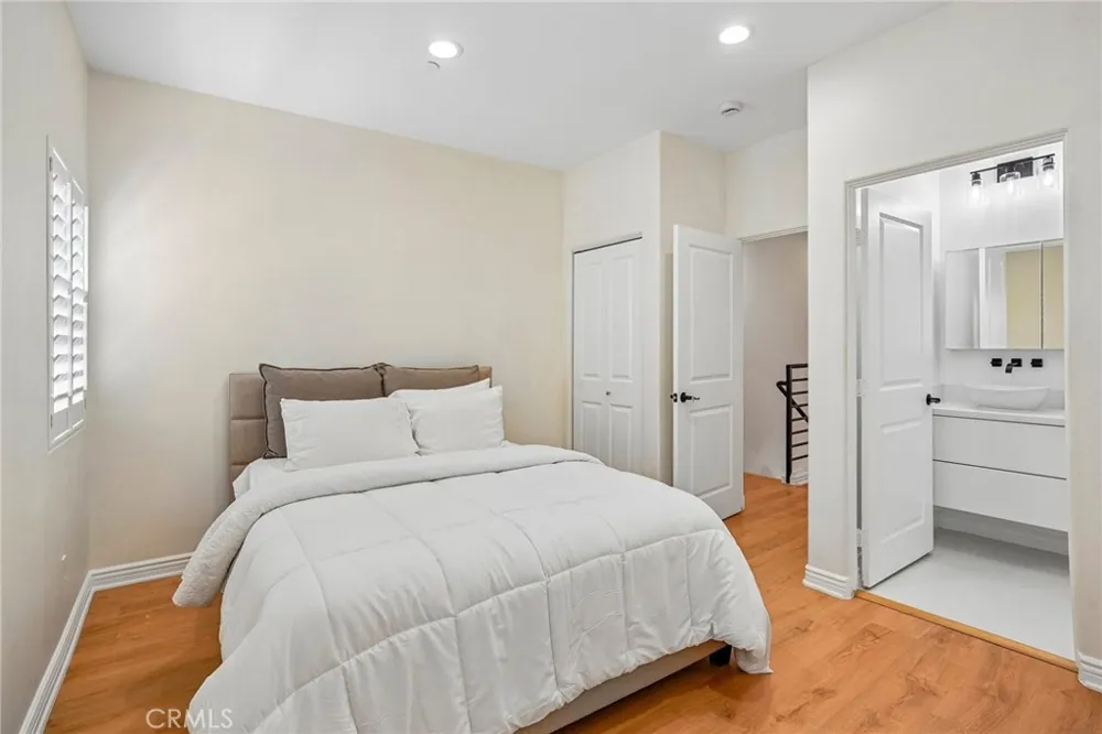 1536 Hi Point Street #103 Los Angeles, CA 90035