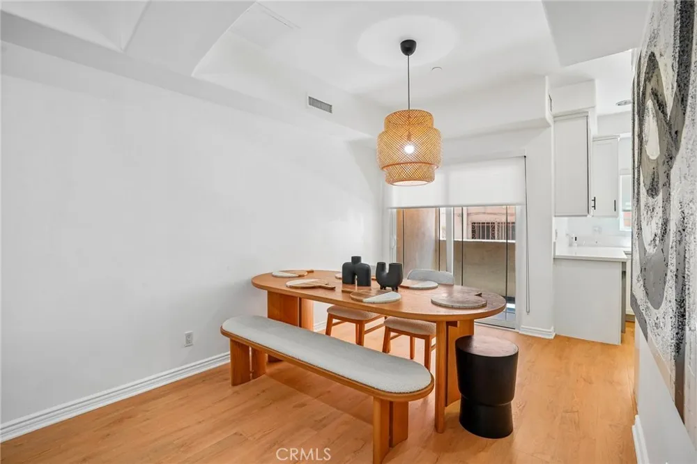 1536 Hi Point Street #103 Los Angeles, CA 90035