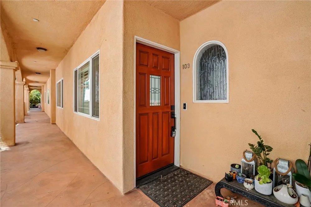 1536 Hi Point Street #103 Los Angeles, CA 90035