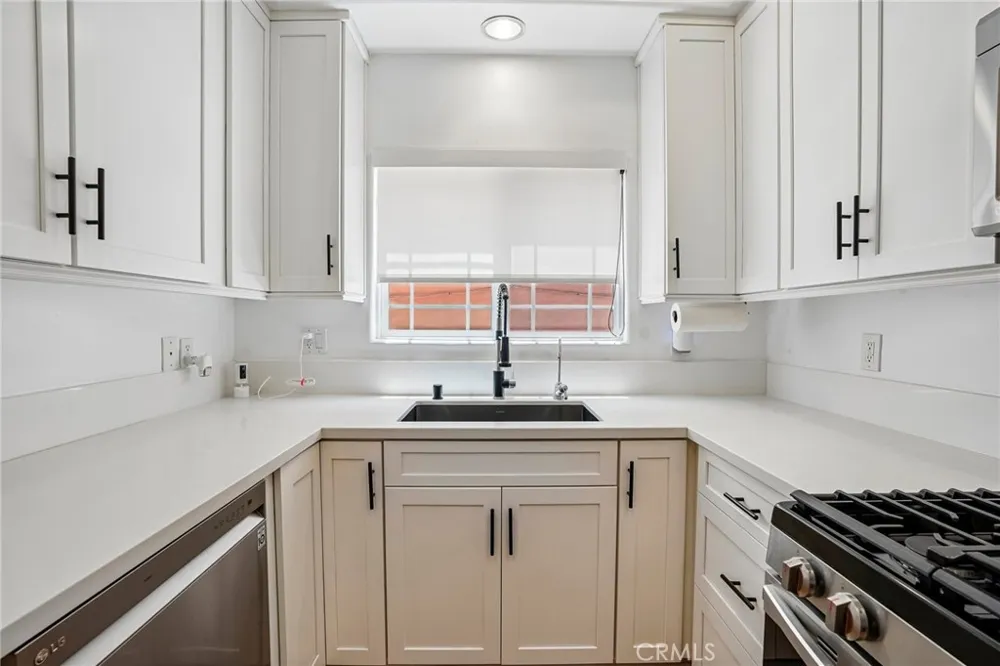 1536 Hi Point Street #103 Los Angeles, CA 90035