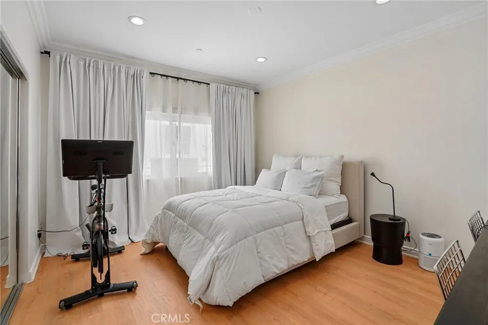 1536 Hi Point Street #103 Los Angeles, CA 90035