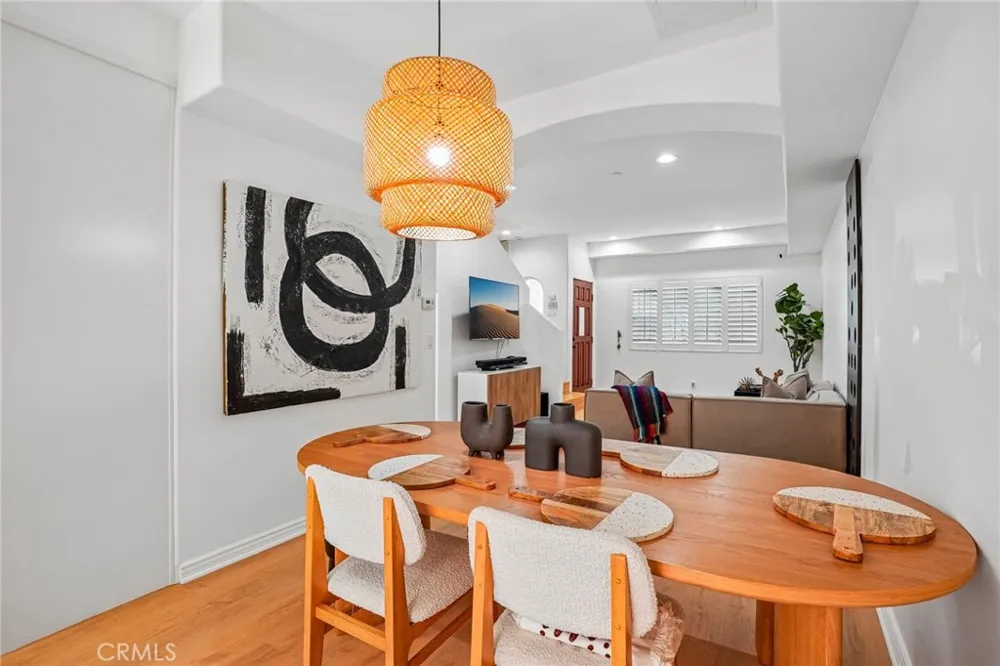 1536 Hi Point Street #103 Los Angeles, CA 90035