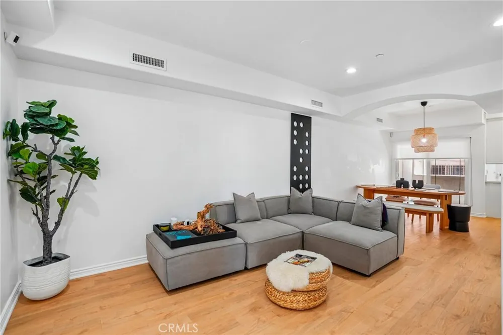 1536 Hi Point Street #103 Los Angeles, CA 90035