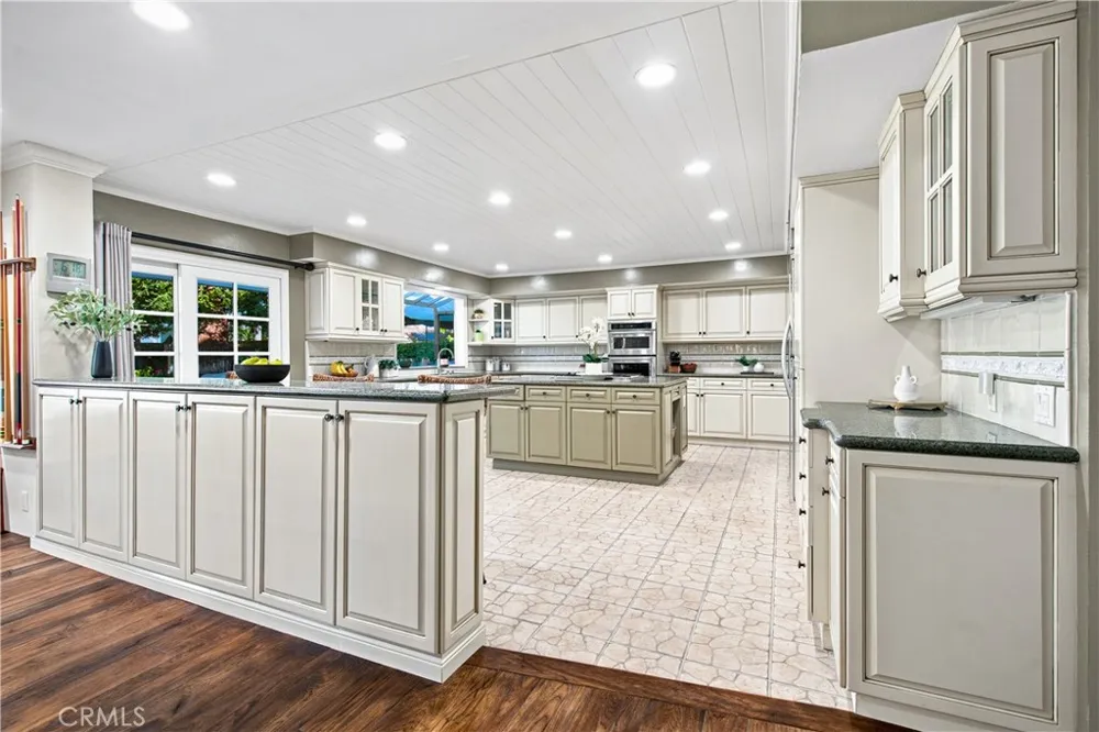 30220 Walford Court Agoura Hills, CA 91301