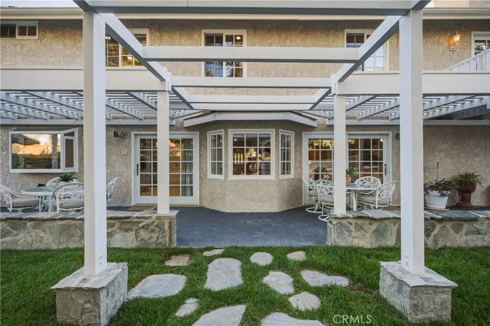 30220 Walford Court Agoura Hills, CA 91301