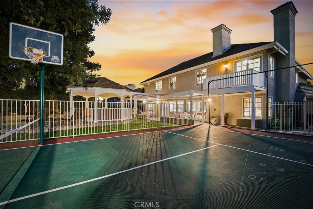 30220 Walford Court Agoura Hills, CA 91301