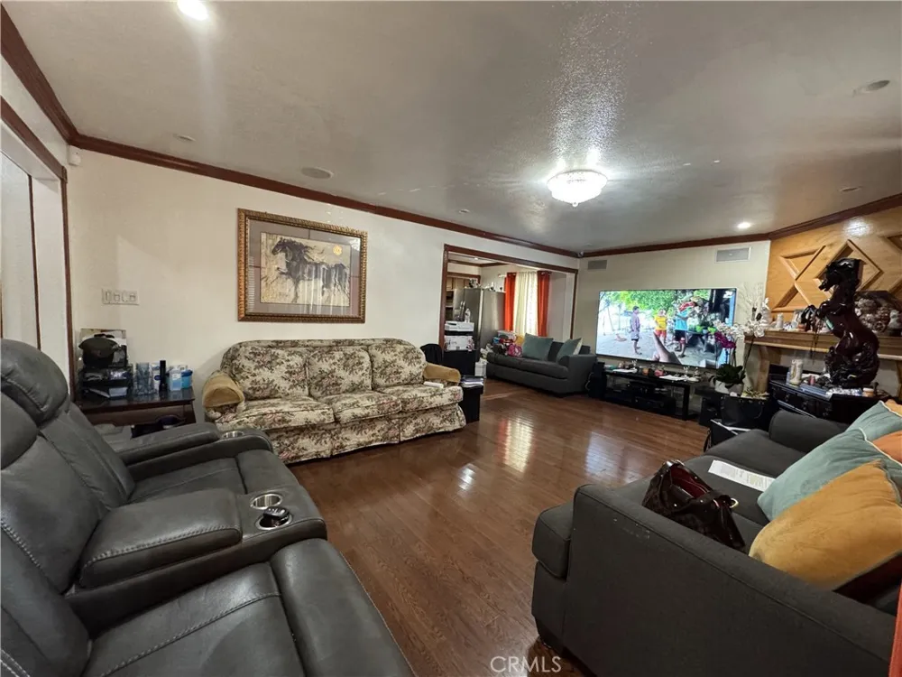 14921 Titus Panorama City, CA 91402